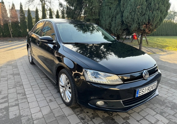 Volkswagen Jetta cena 24900 przebieg: 225700, rok produkcji 2013 z Sieradz małe 254